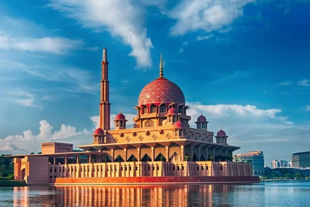 Alanis Residence 3Br + Netflix Sepang Apartment